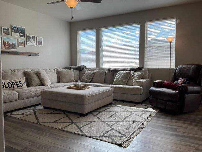 Foto del edificio - Fabulous 2 Story in The Trails At Aspen Ridge