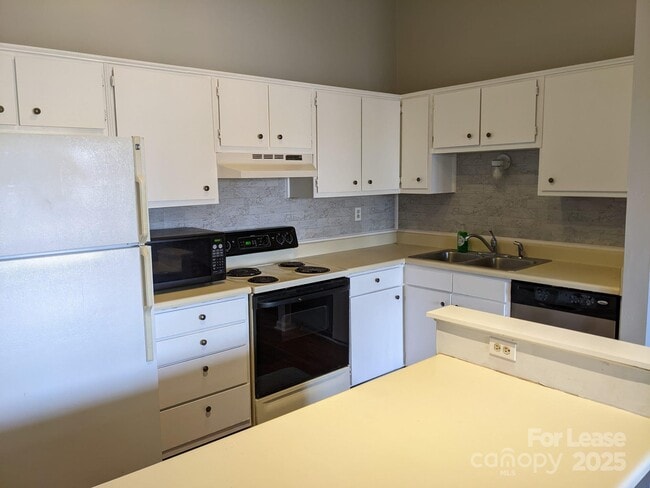 Building Photo - 7530 Pebblestone Dr