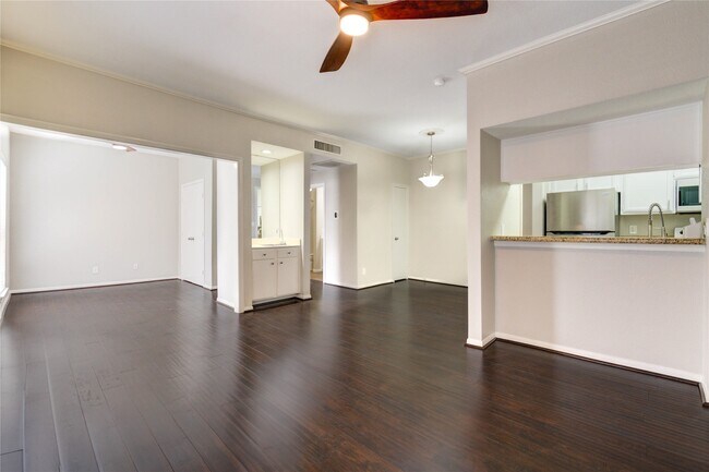Building Photo - 726 Bering Dr