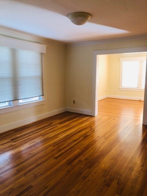 Building Photo - 3 BR/1.5 BA Duplex Downtown Greenville