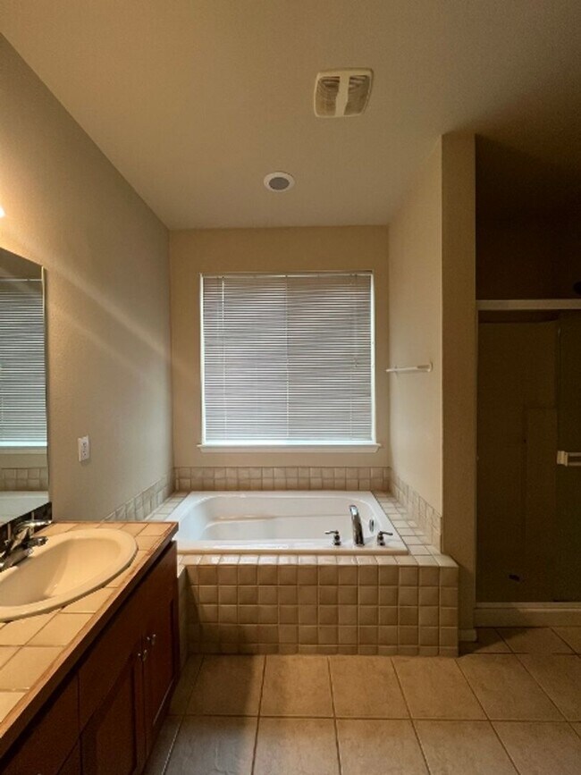 Foto del edificio - 2600 Farmer Ln SE