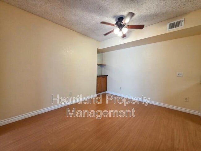 Foto del edificio - 1030 E Washington Ave