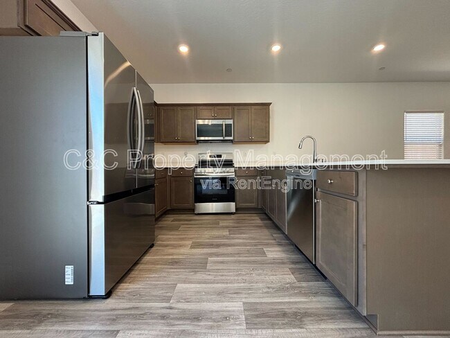 Foto del edificio - 1024 Deerhorn Dr W