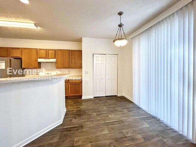 Building Photo - 218 Copperbend Dr SE