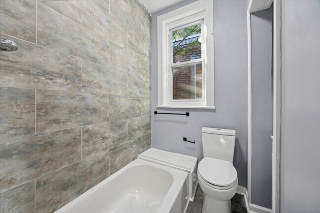 Foto del edificio - 4 Bedroom House North Philly- Will accept ...