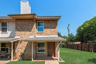 Building Photo - 105 Wildwood Ct