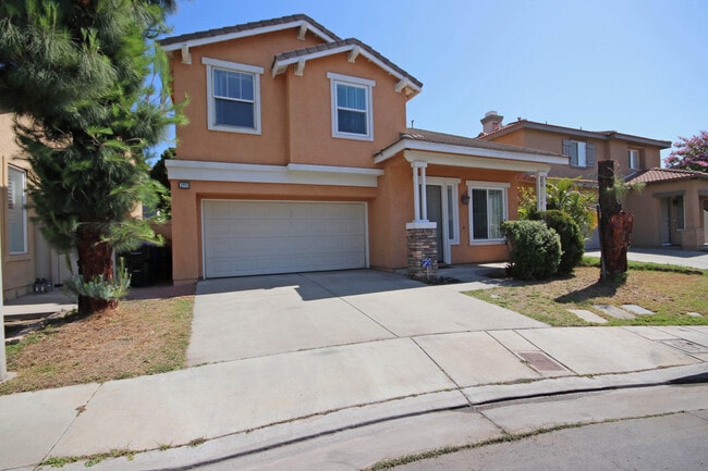 Building Photo - 2911 Spruce Ct