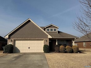 Building Photo - 8 Easy St