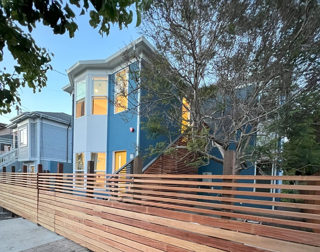Primary Photo - 5534 Beaudry St