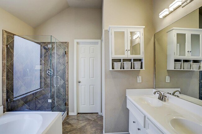 Foto del edificio - 6019 Lynwood Banks Ln