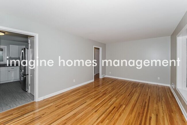 Building Photo - Charming 3 Bedroom Home in St. Louis Park
