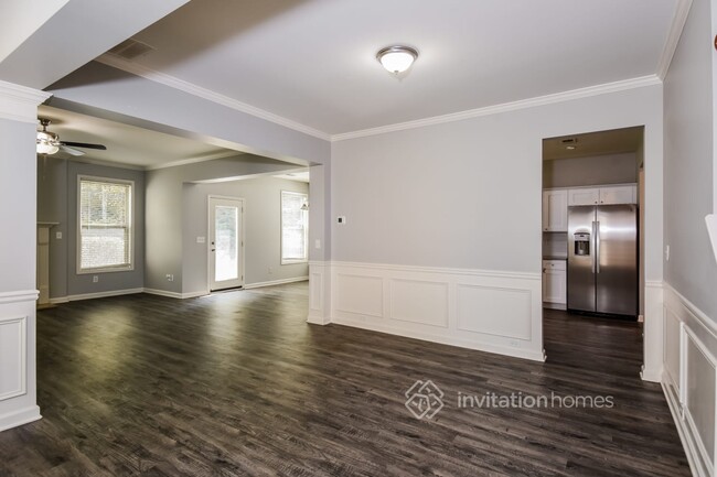 Building Photo - 5575 Falls Landing Dr