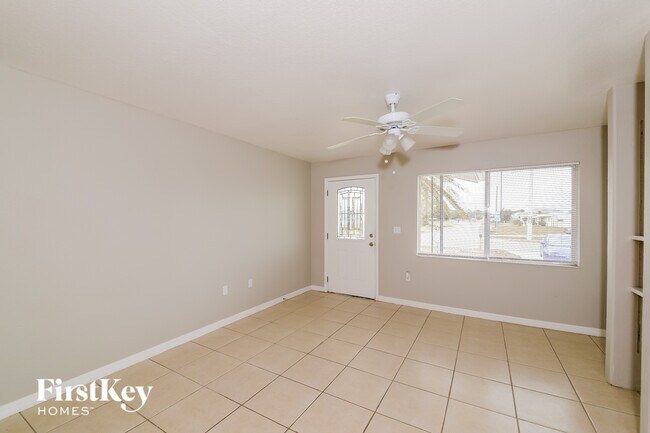 Foto del edificio - 3631 Harbor Blvd