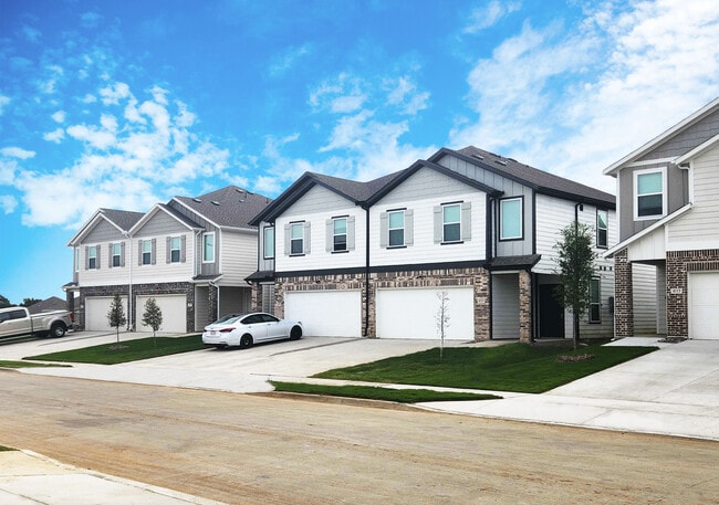 Building Photo - Hampton Villas