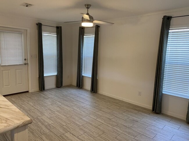 Building Photo - 2610 Dogwood Pl
