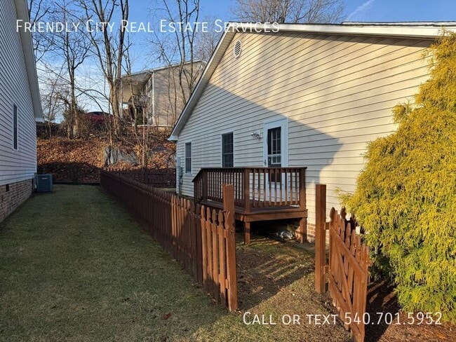 Building Photo - 2045 Fieldale Pl