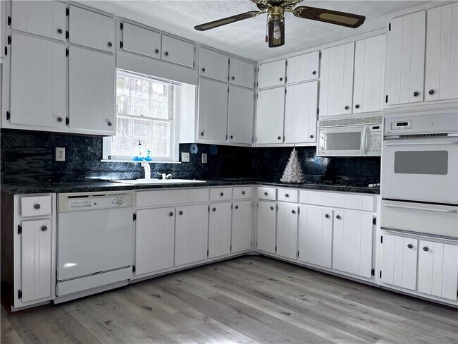 Foto del edificio - 3378 Mountain Hollow Dr
