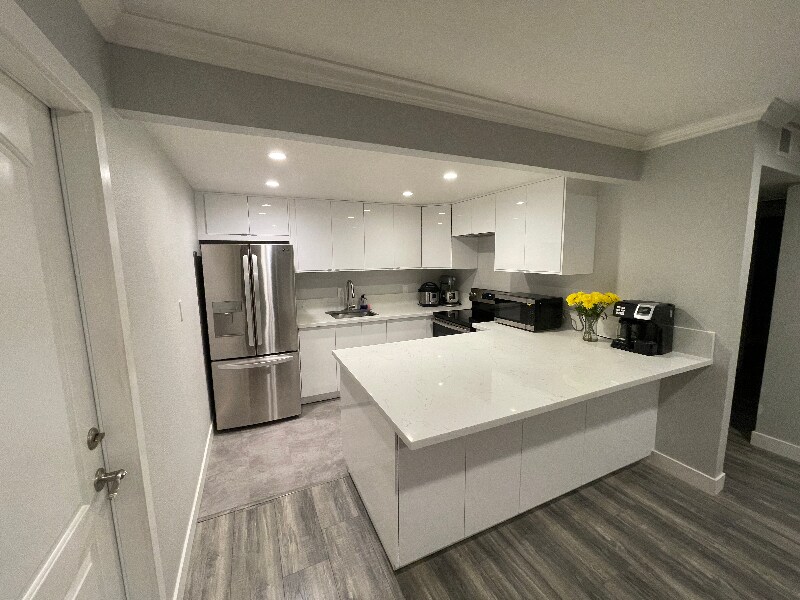 Primary Photo - 6500 Mauana Way