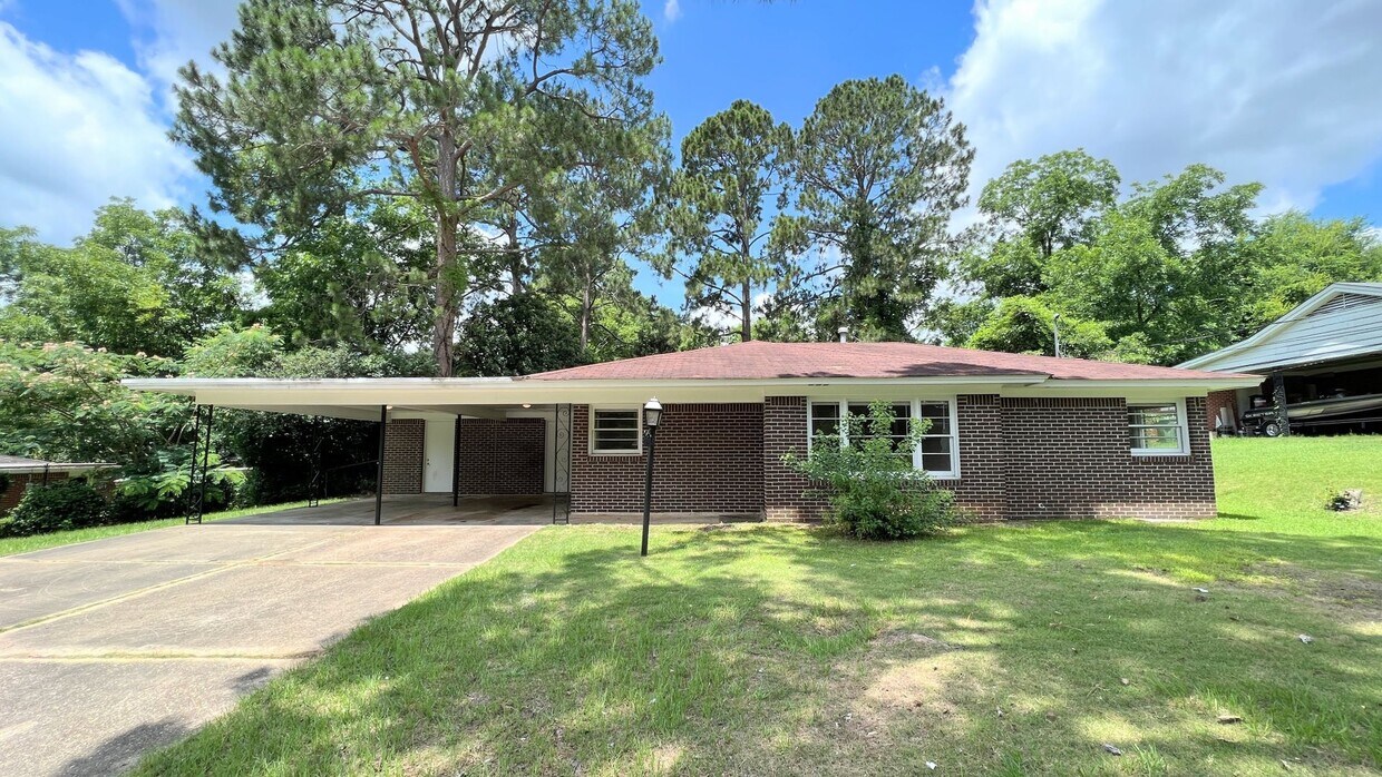Primary Photo - Hello Gorgeous !! 3- bedroom just waiting ...