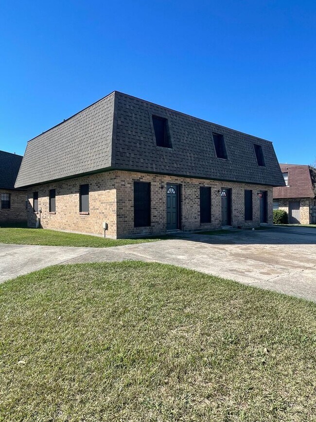 Building Photo - 306 Loire Ave