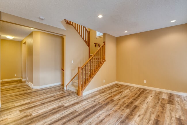 Building Photo - 11 Everoak Bay SW