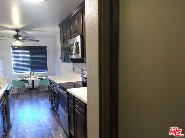 Foto del edificio - 1351 N Orange Dr