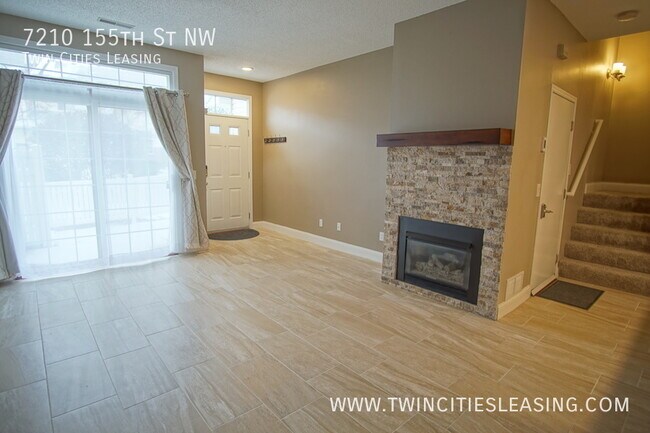 Building Photo - Like New, Completely Remodeled Townhouse -...