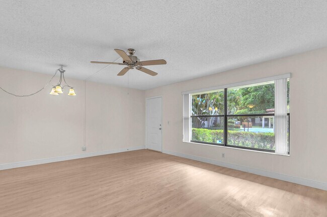 Foto del edificio - 91 SW South River Dr