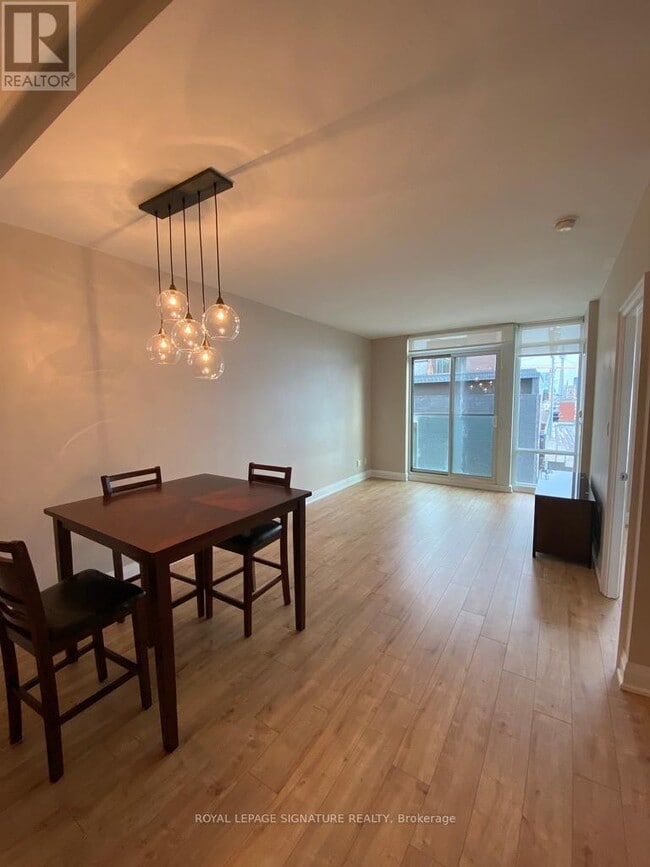 Photo du bâtiment - 1-401 Bedford Rd