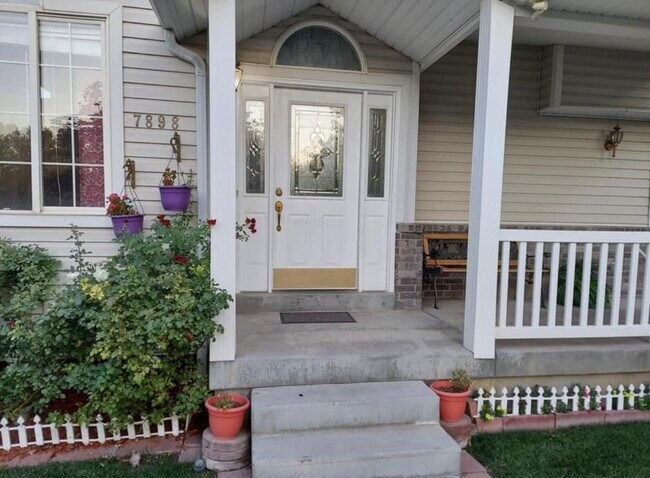 Foto del edificio - 7898 N Sparrowhawk Cir