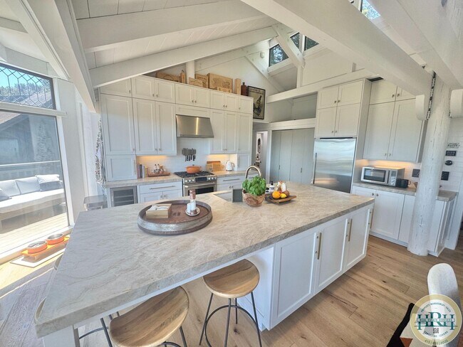 Foto del edificio - Tranquil & Sun Drenched 3BR|3BR in Heart o...