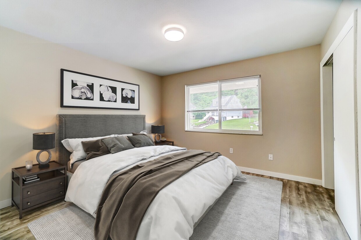 TownHouse Bedroom - Oaks of Newport