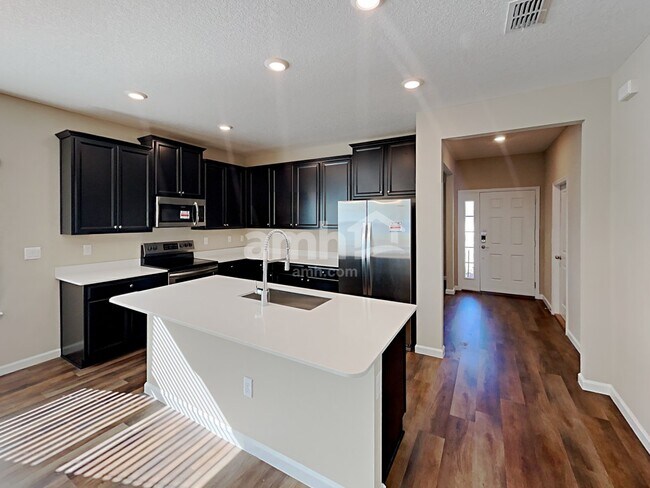 Building Photo - 233 Hemlock Point
