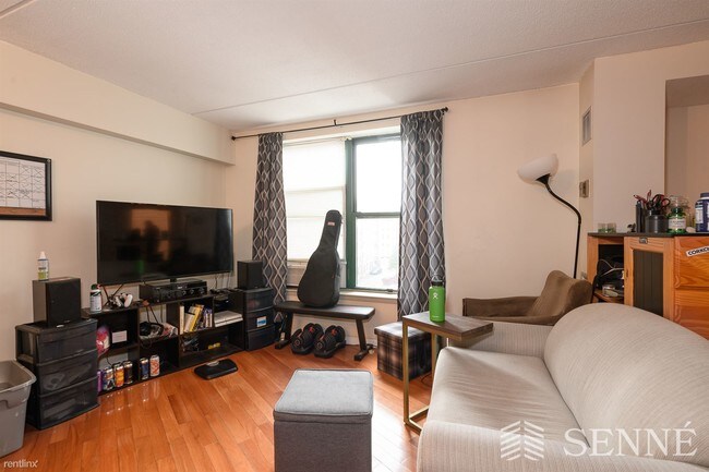 Foto del edificio - Studio, 1 bath  - 108 Peterborough St Apt 3