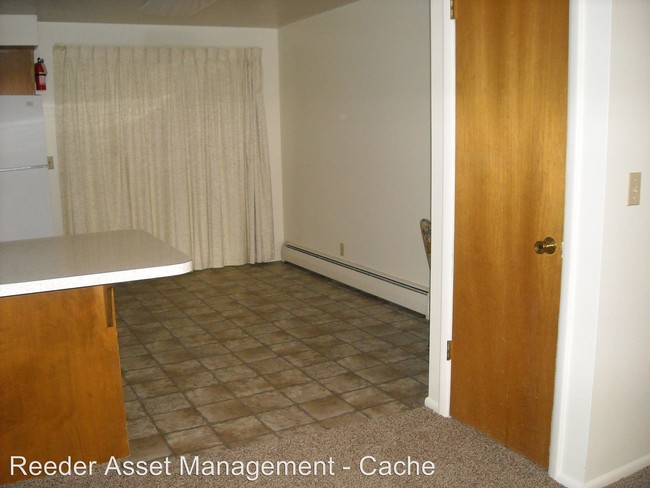 Building Photo - 819 E 100 N