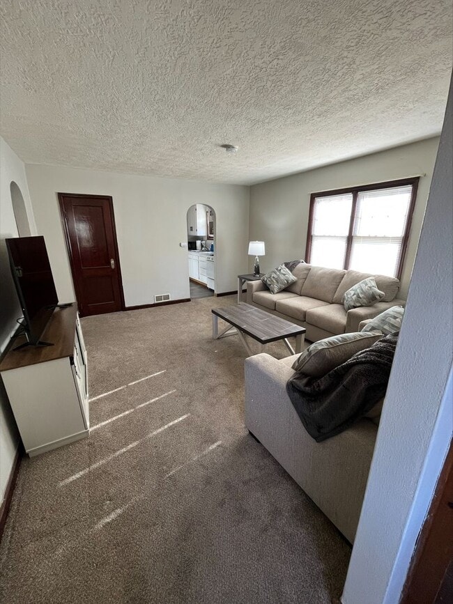Building Photo - Unique Apartment Awaits You!