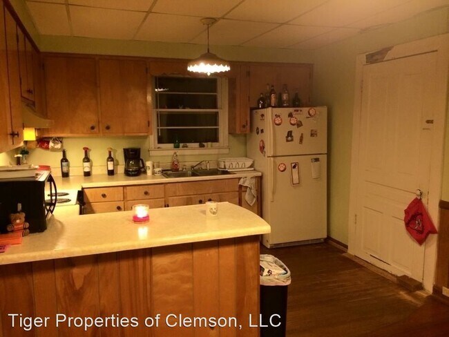 Foto del edificio - 2 br, 1 bath House - 535 Broadway St