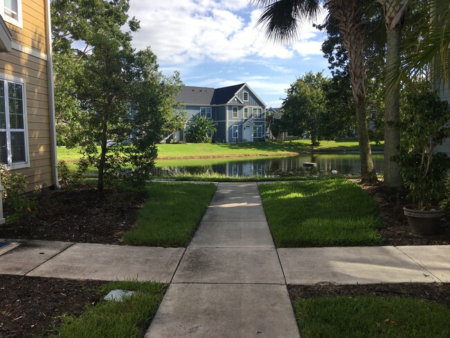 Walkway to the entry - 5520 Rosehill Rd