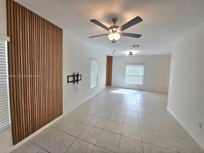 Foto del edificio - 6346 Back Forty Lp