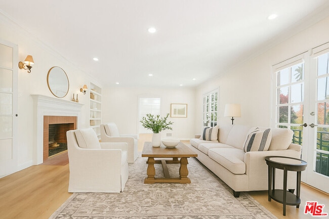 Building Photo - 500 Warner Ave