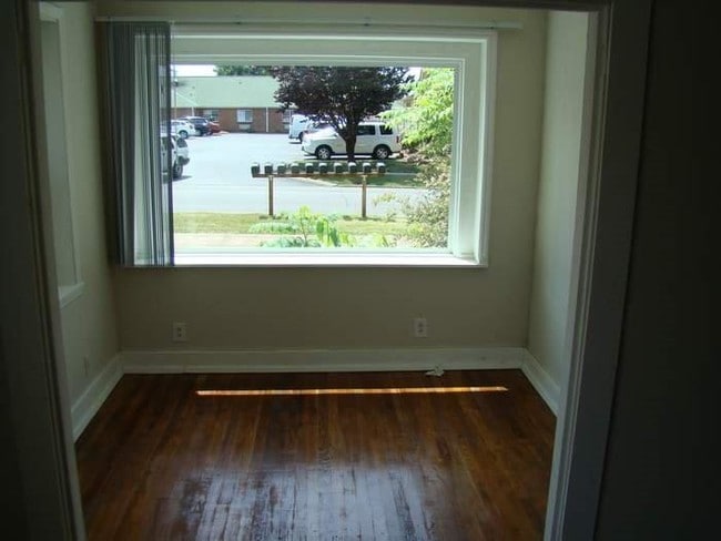 Building Photo - 306 S Watauga Ave