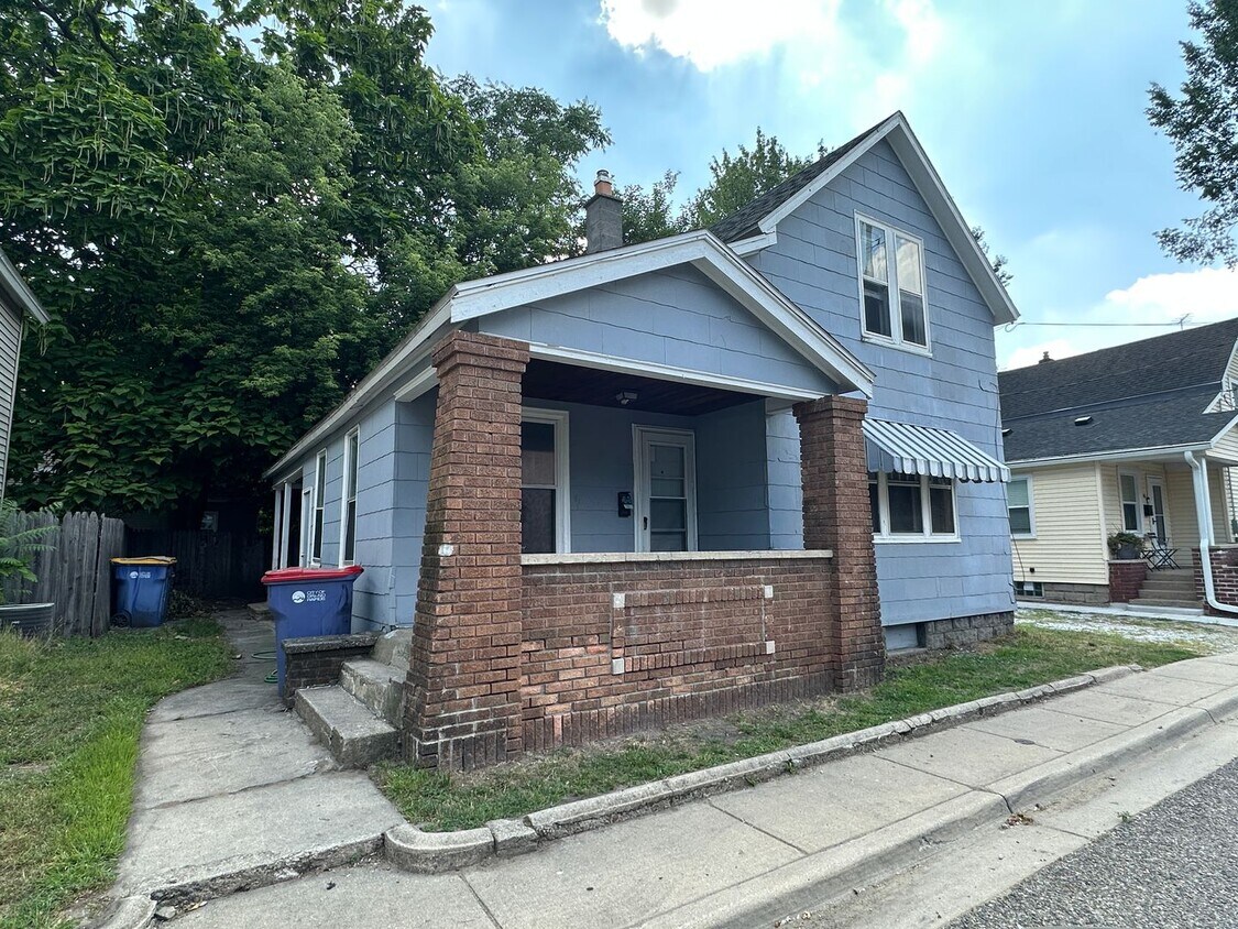 Foto principal - 44 Vandine Pl NE