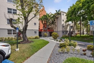 Building Photo - 8363 Lake Dr