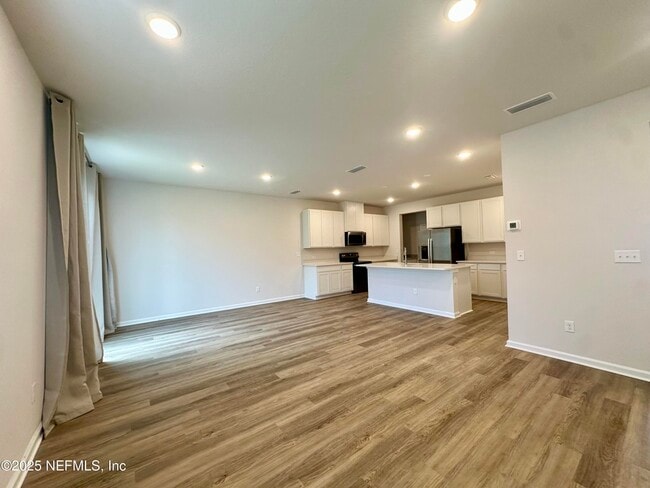 Building Photo - 1375 High Falls Dr