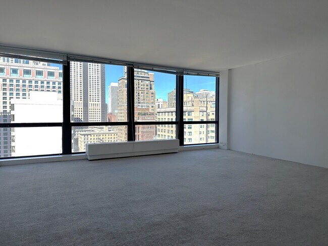 Building Photo - 910 N Lake Shore Dr