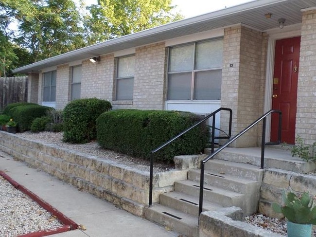 Foto del edificio - Kerrville Oaks Apartments