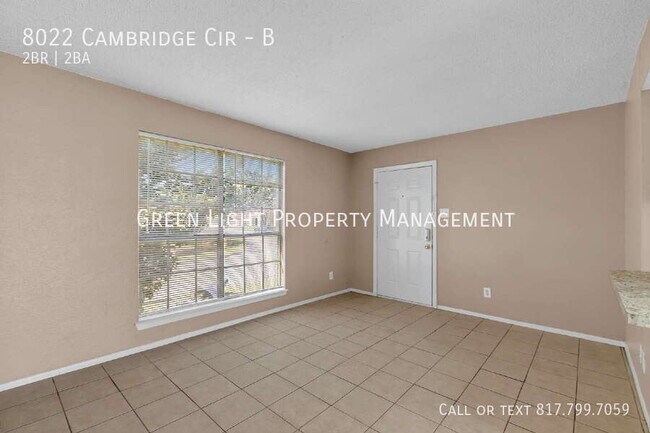 Foto del edificio - 8022 Cambridge Cir