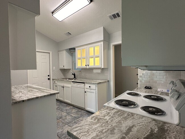 Building Photo - Ready for move in