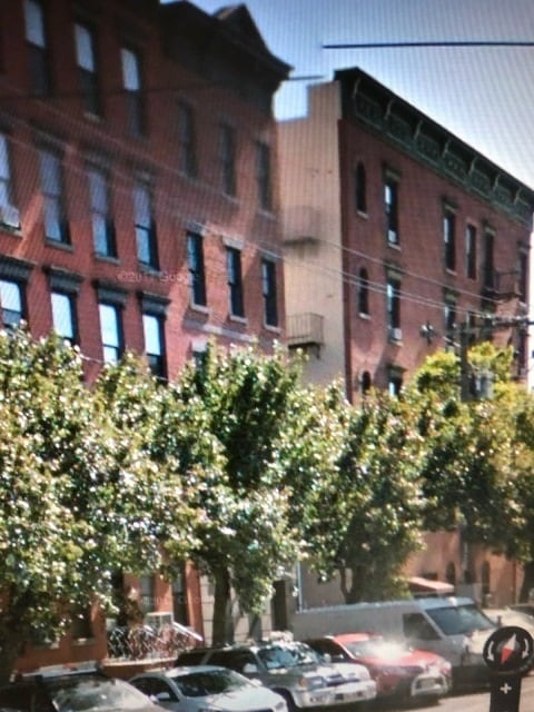 Building Photo - 1121 Willow Ave