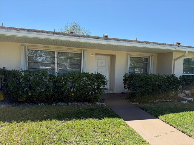 Building Photo - 8540 Chevy Chase Dr